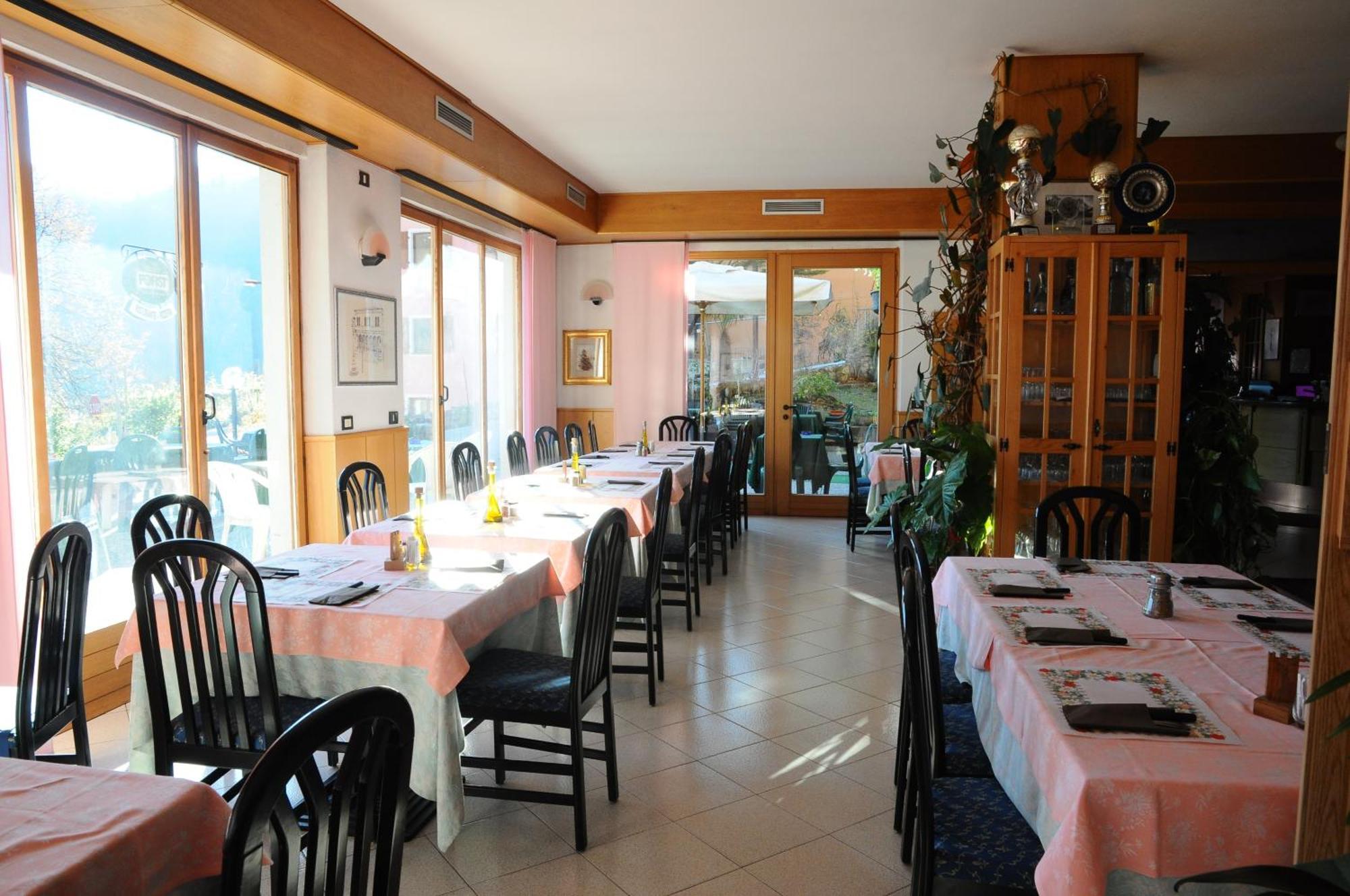 Hotel Cristina Tenno Exterior photo