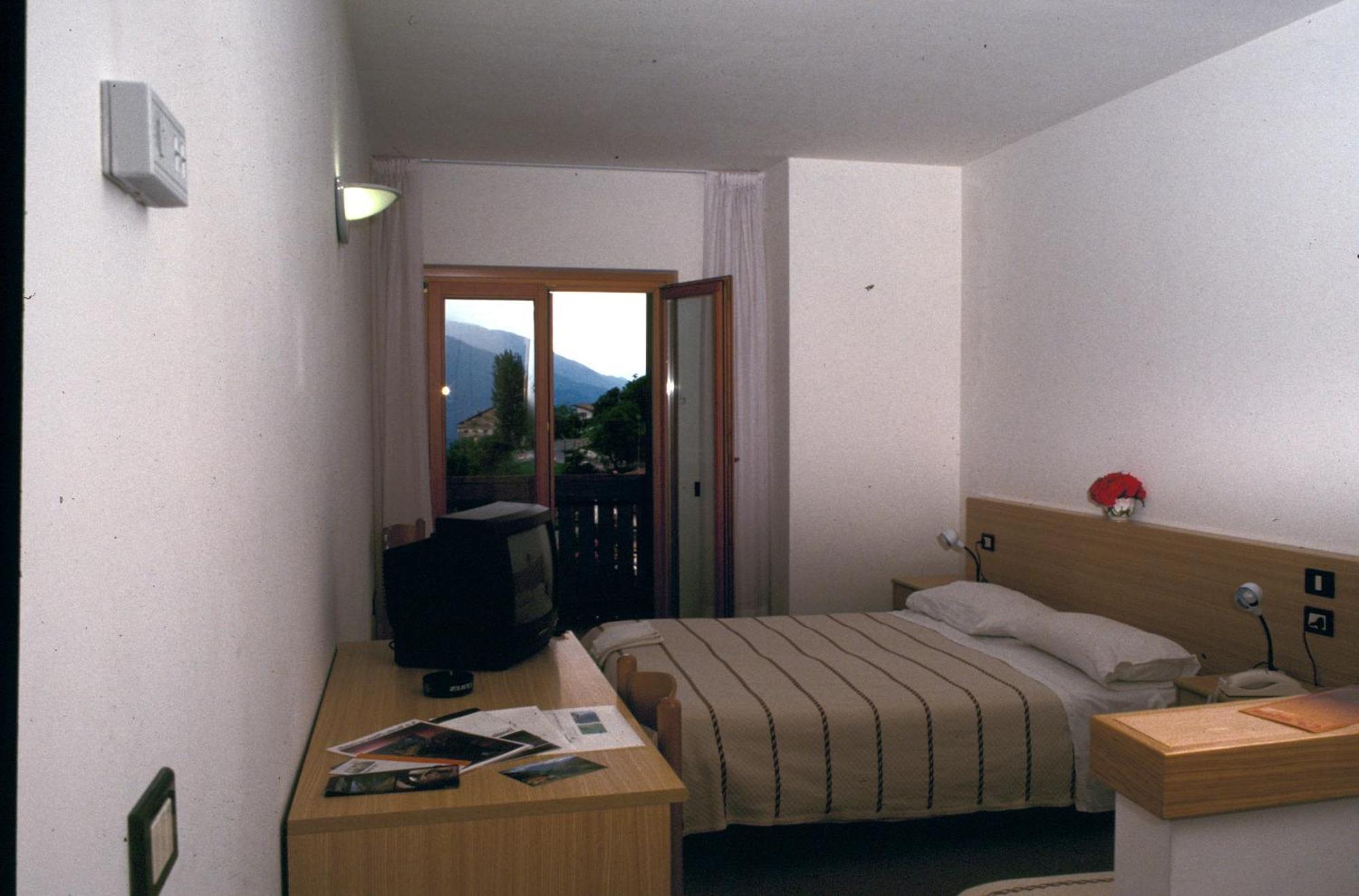 Hotel Cristina Tenno Exterior photo